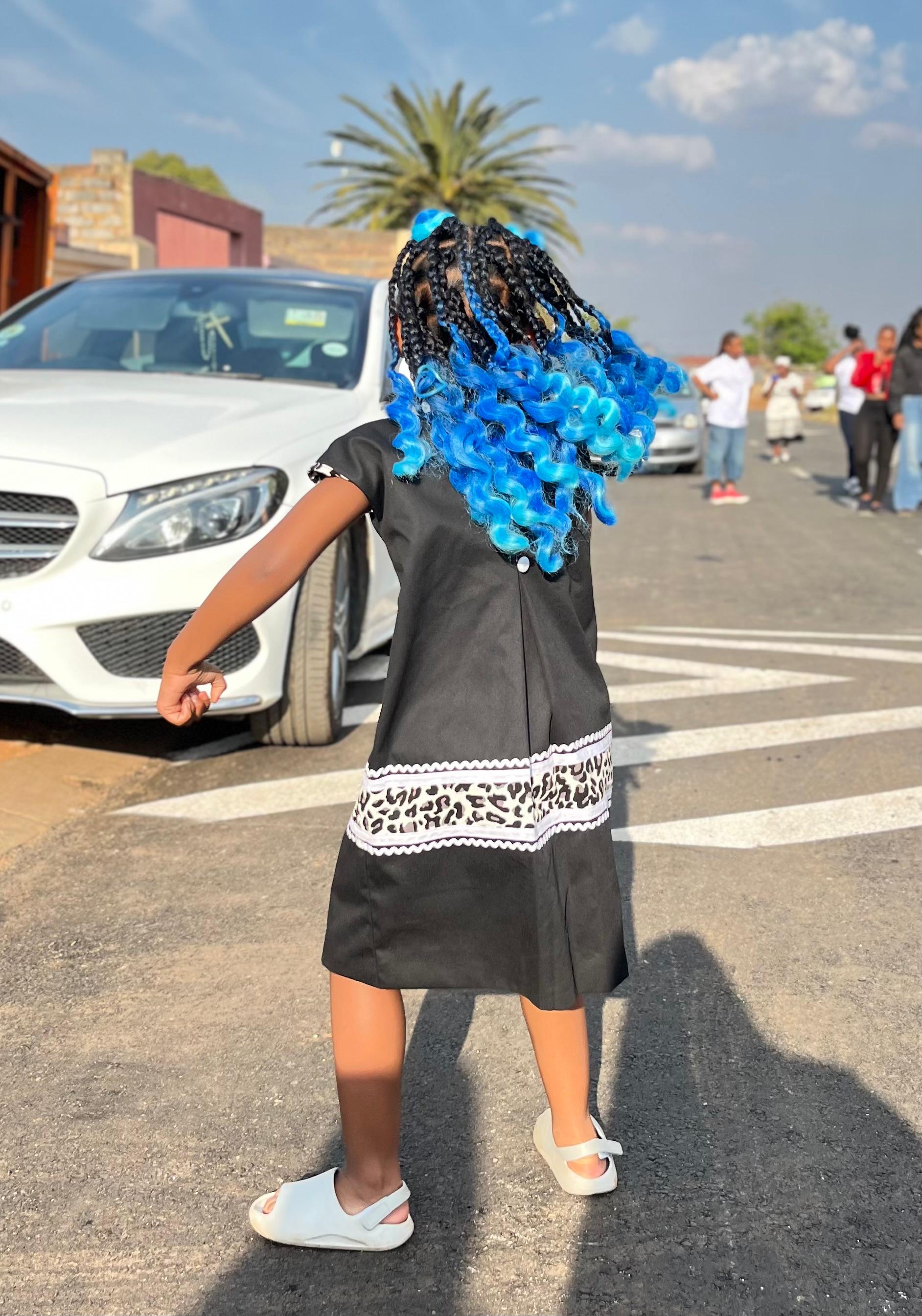 Black and blue ombre hair extention fibre